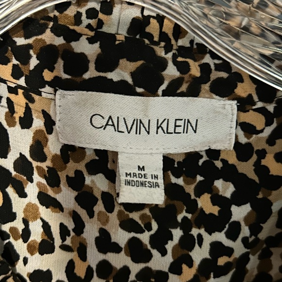 Calvin Klein leopard print sleeveless shell. Size M - Picture 2 of 3